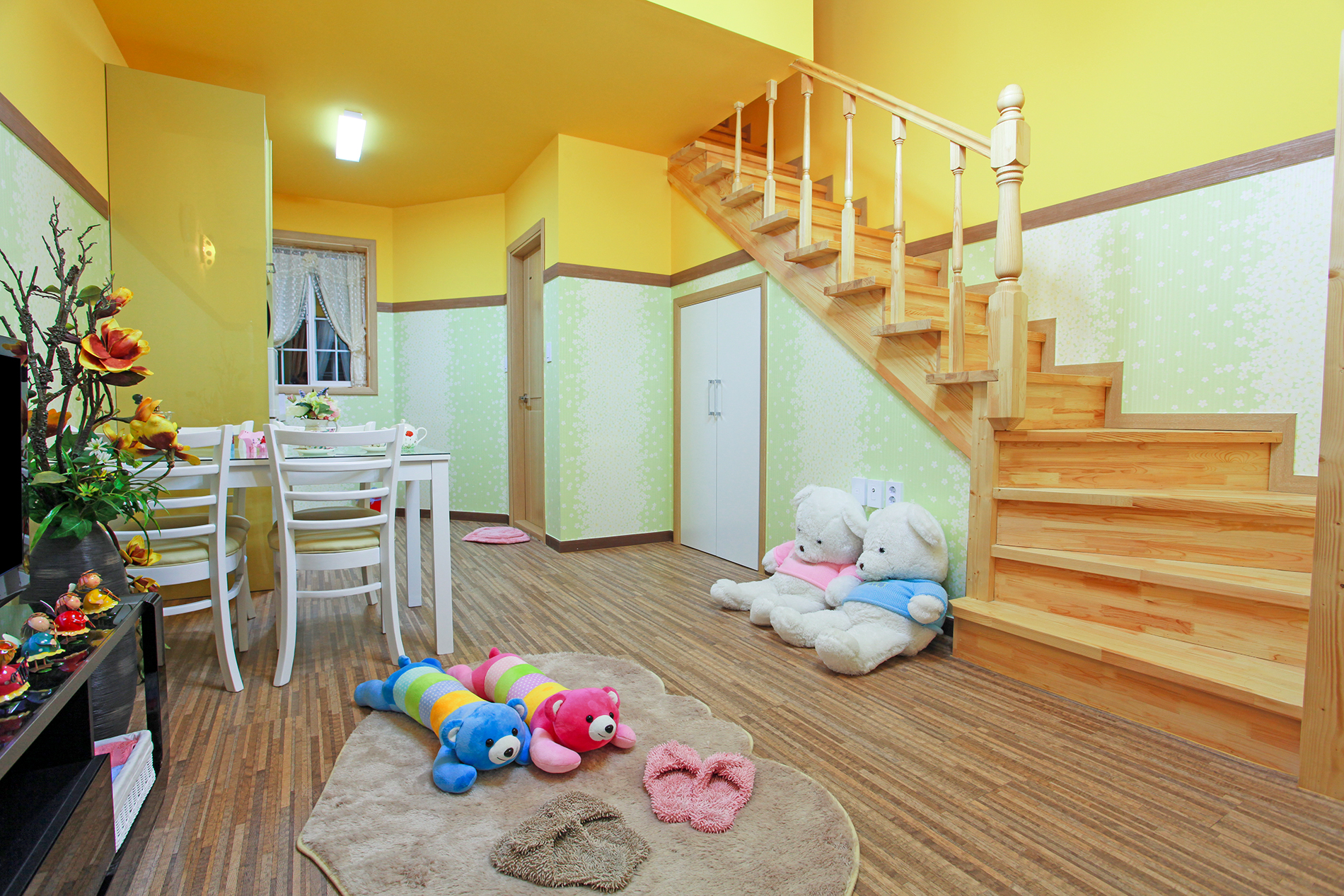 room detail thumbnail 2