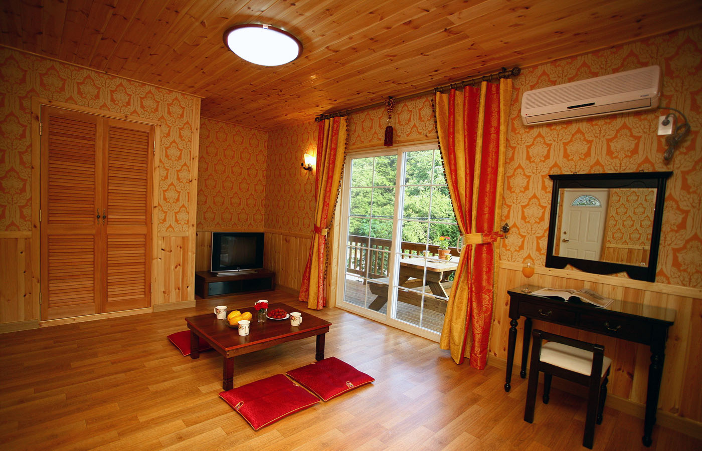 room detail thumbnail 2