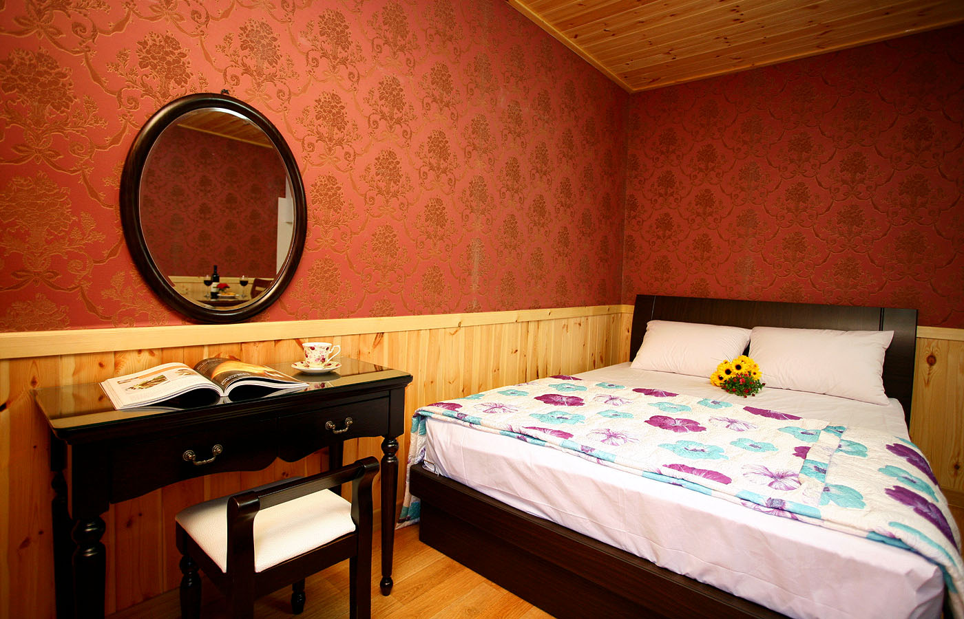 room detail thumbnail 2
