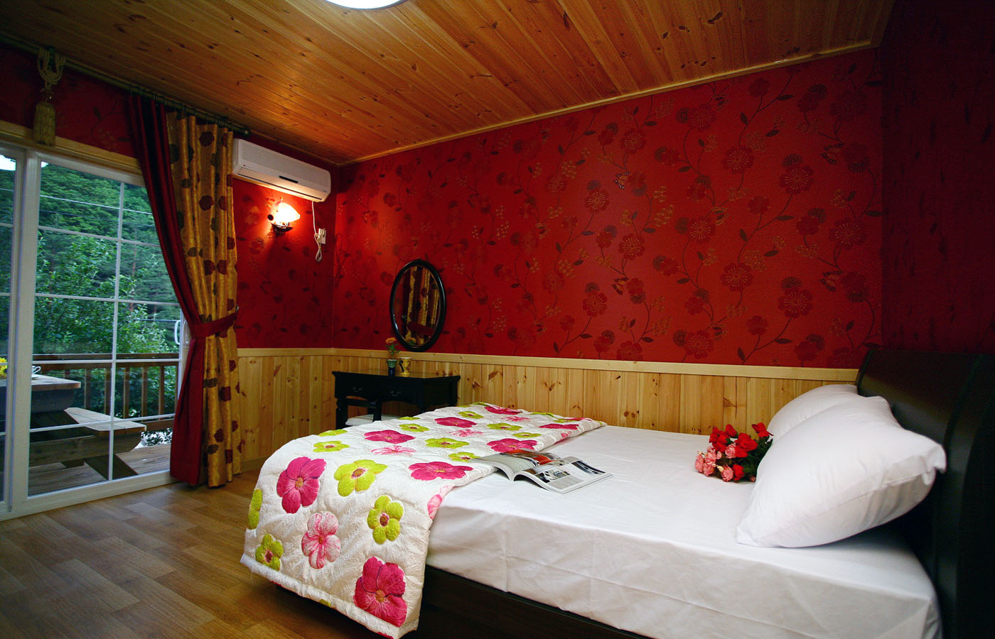 room detail thumbnail 1