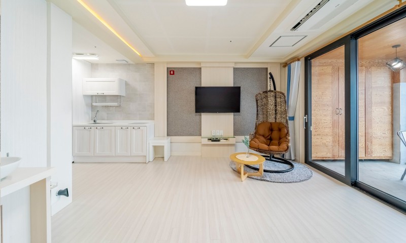 https://yaimg.yanolja.com/v5/2025/02/12/08/67ac5915dd2820.82282116.jpg