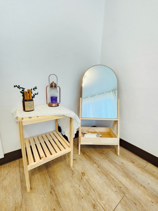 room detail thumbnail 2