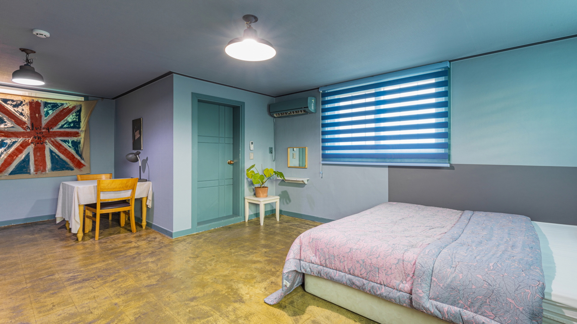room detail thumbnail 1
