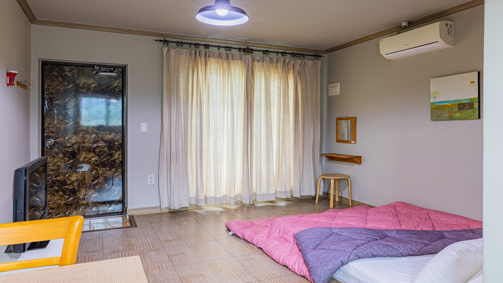 room detail thumbnail 1