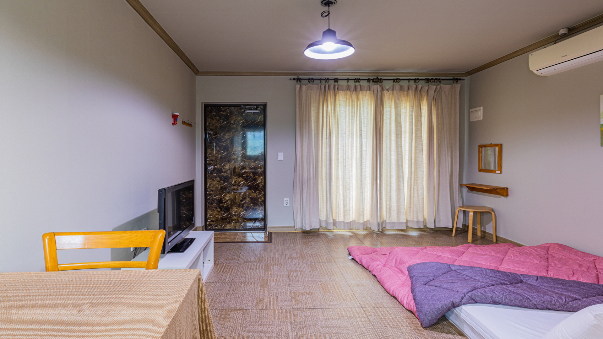 room detail thumbnail 2