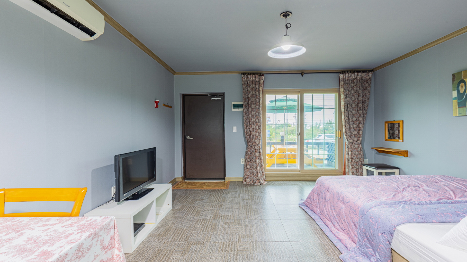 room detail thumbnail 2