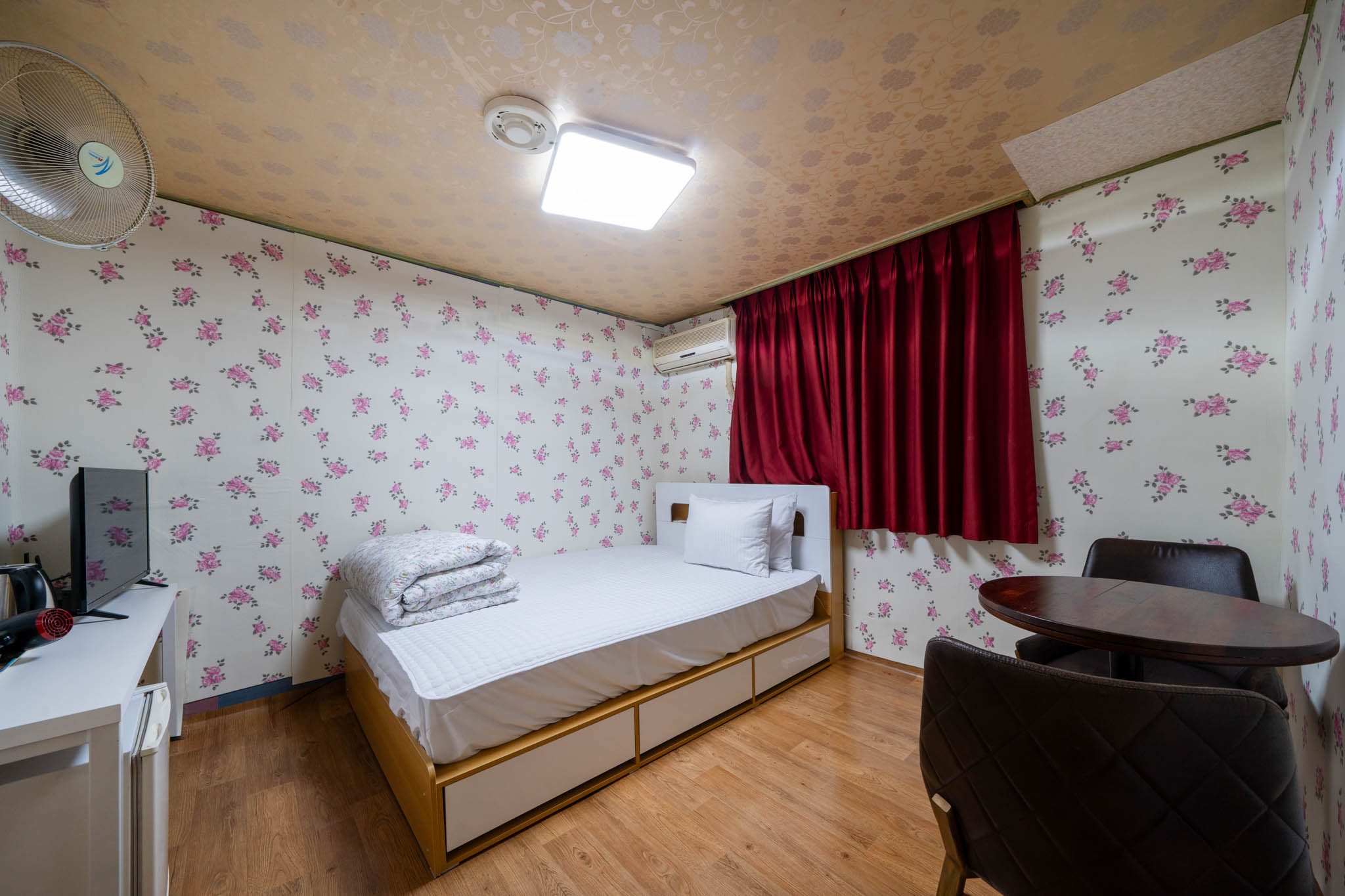 room detail thumbnail 0