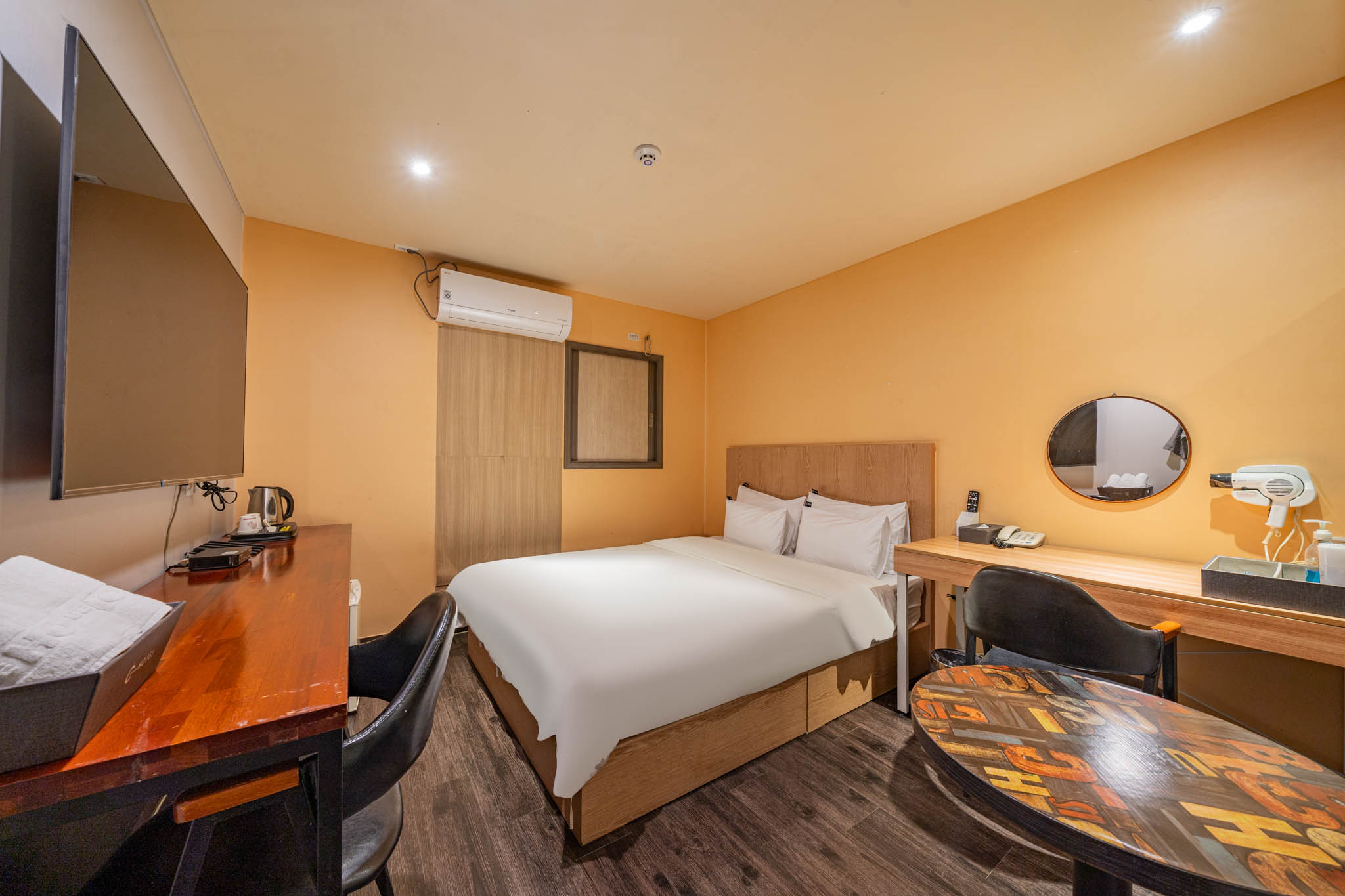 room detail thumbnail 0