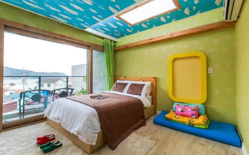 room detail thumbnail 1