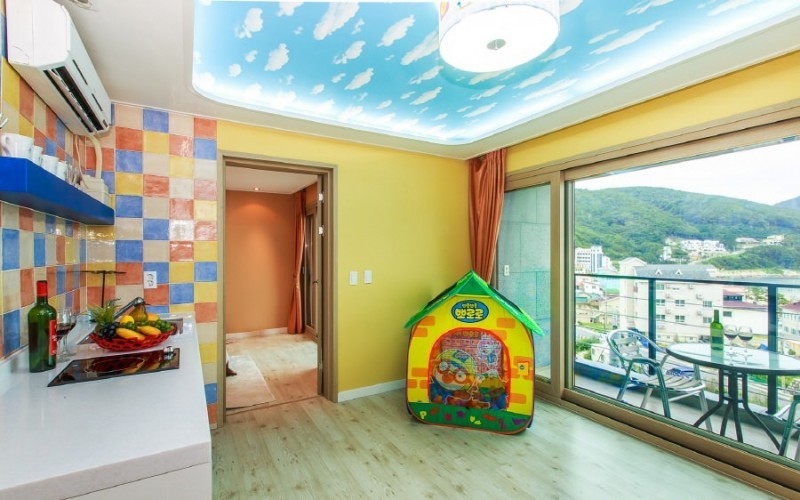 room detail thumbnail 2