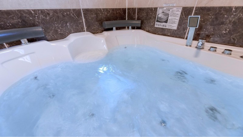 room detail thumbnail 2