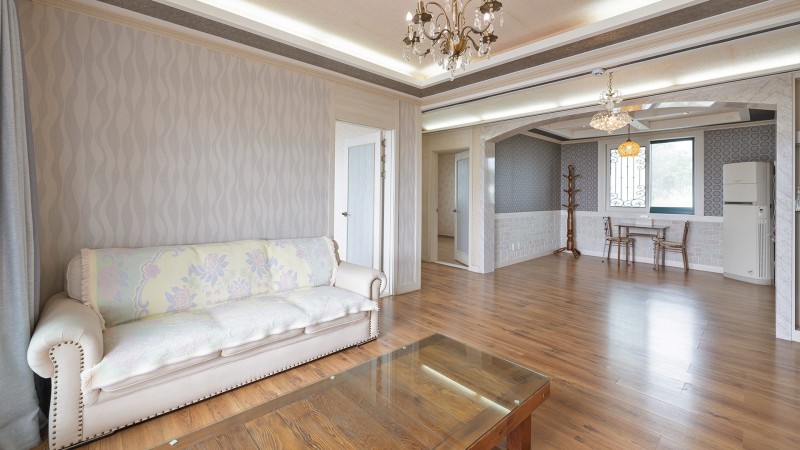 https://yaimg.yanolja.com/v5/2025/02/15/12/67b08edddb5e12.89225428.jpg