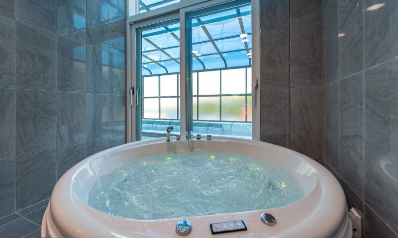 room detail thumbnail 2