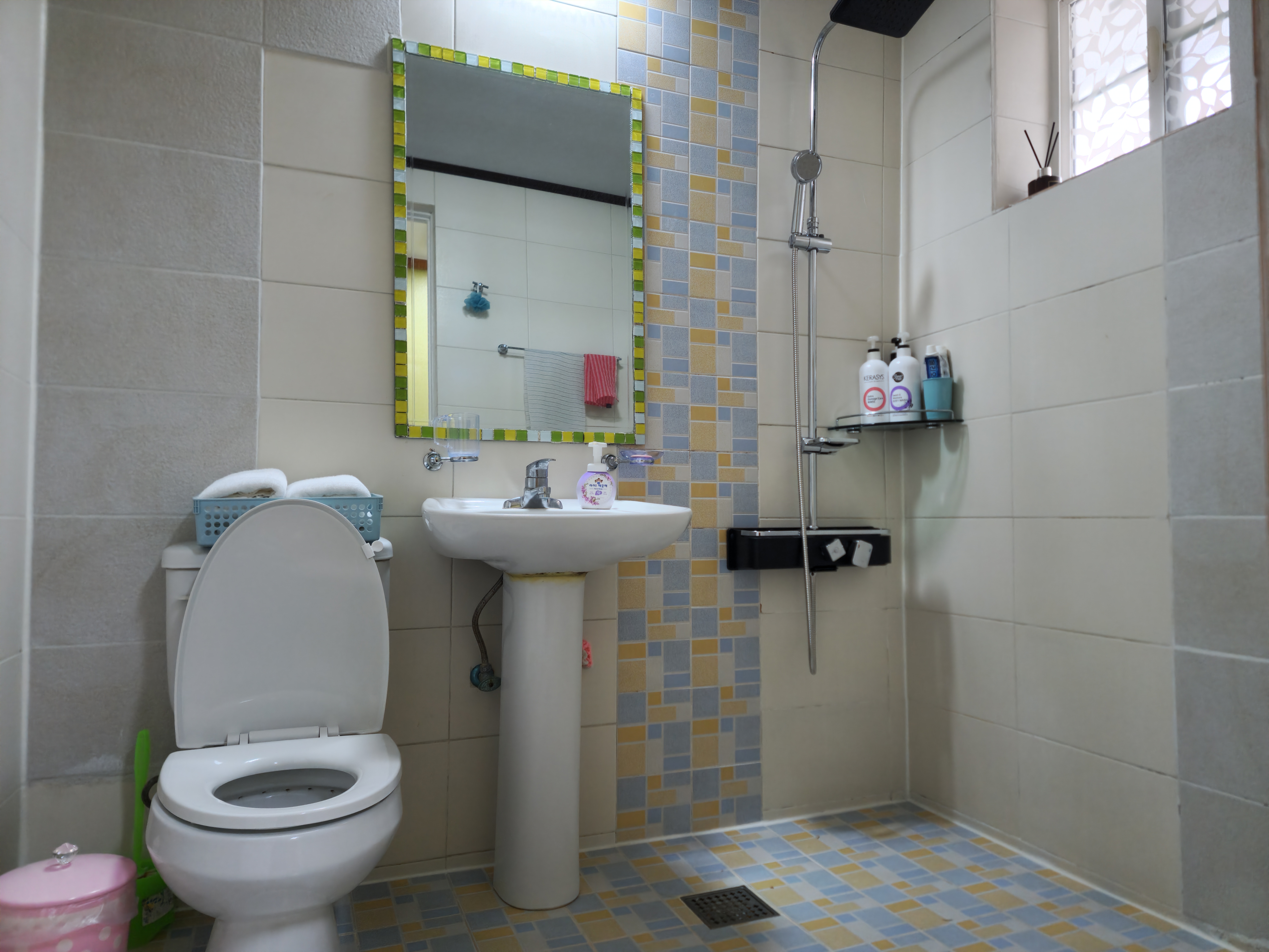 room detail thumbnail 2