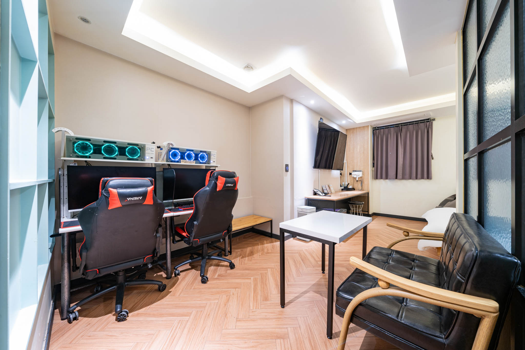 room detail thumbnail 2