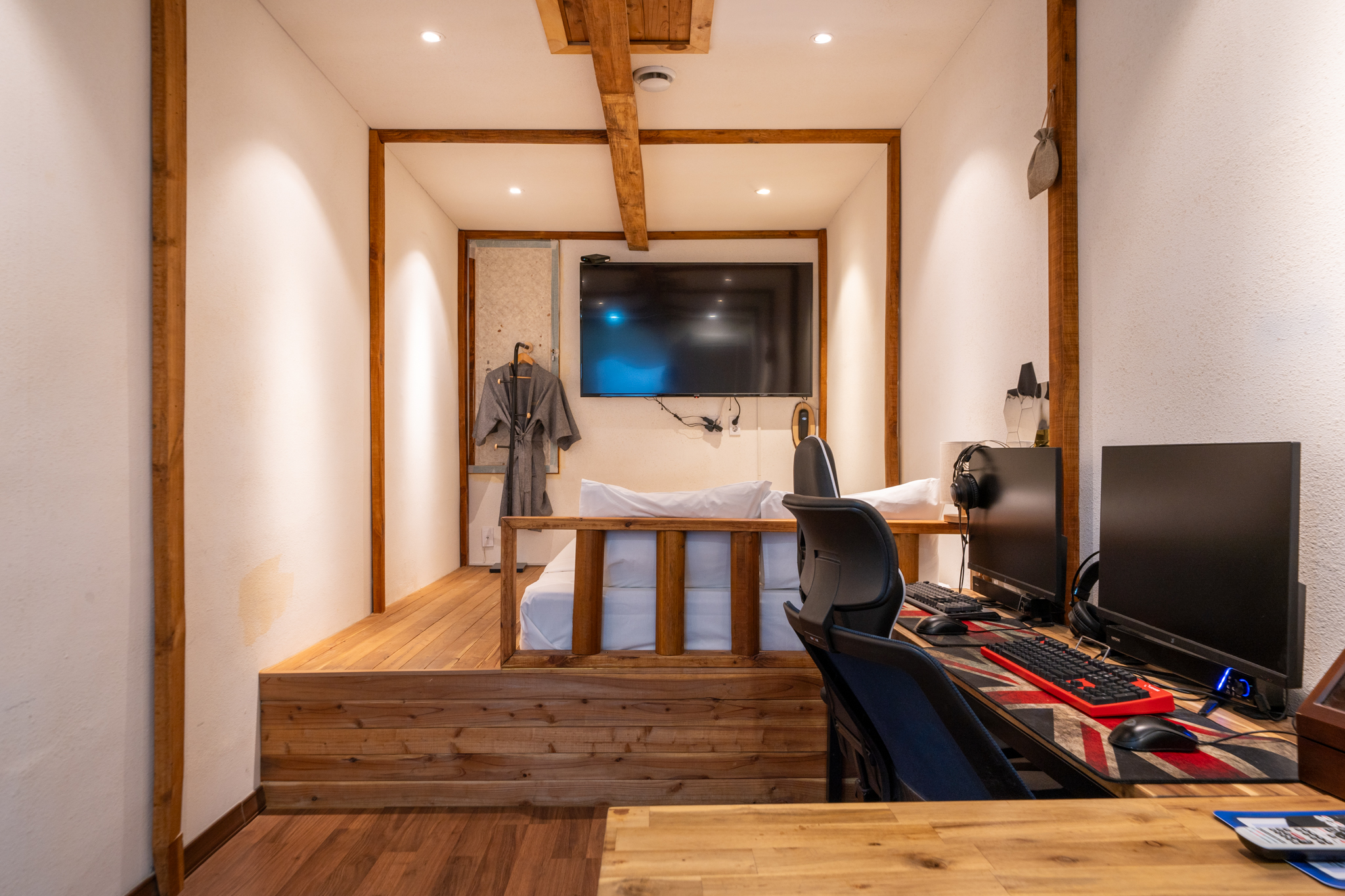 room detail thumbnail 1
