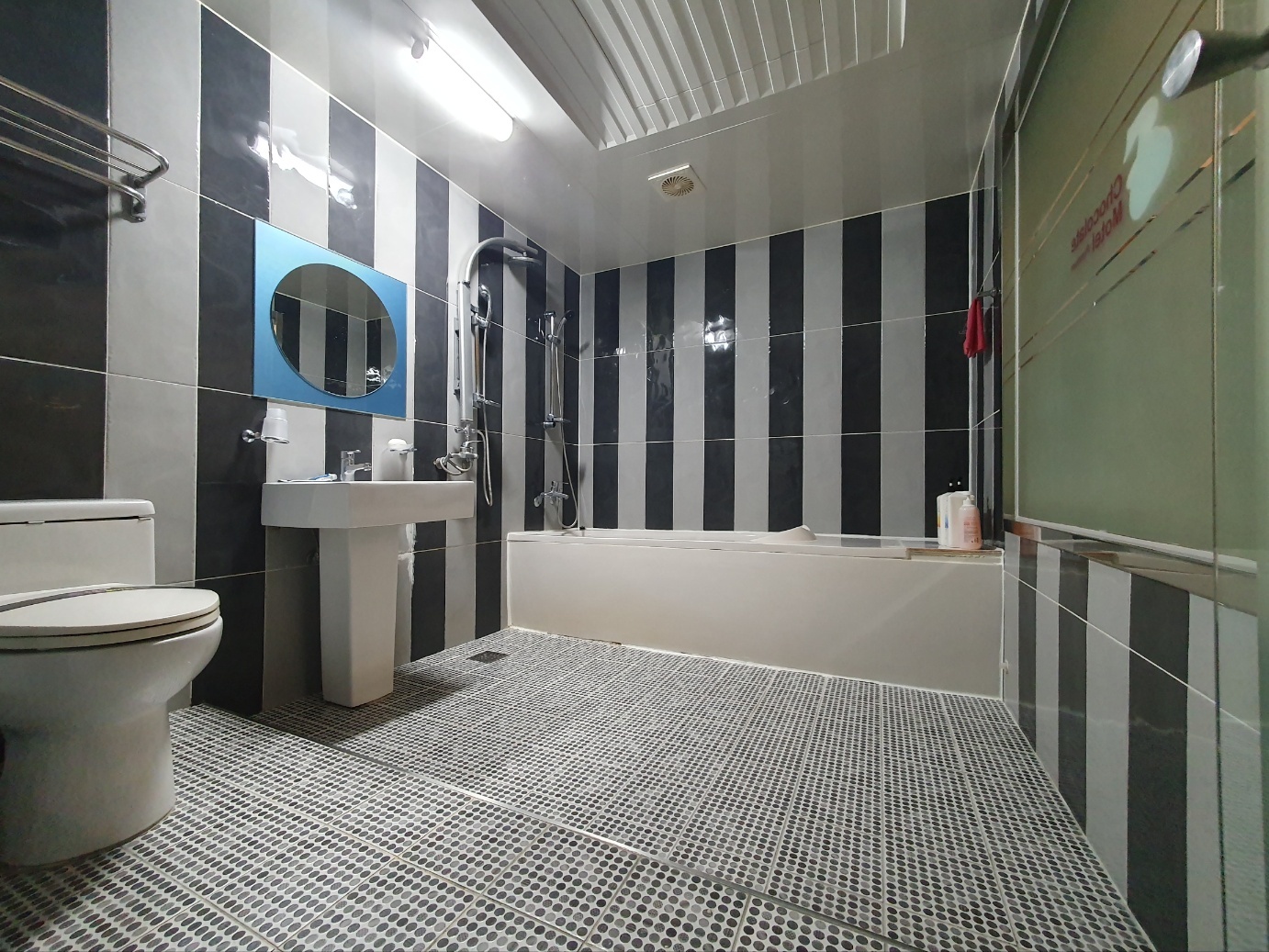 room detail thumbnail 1