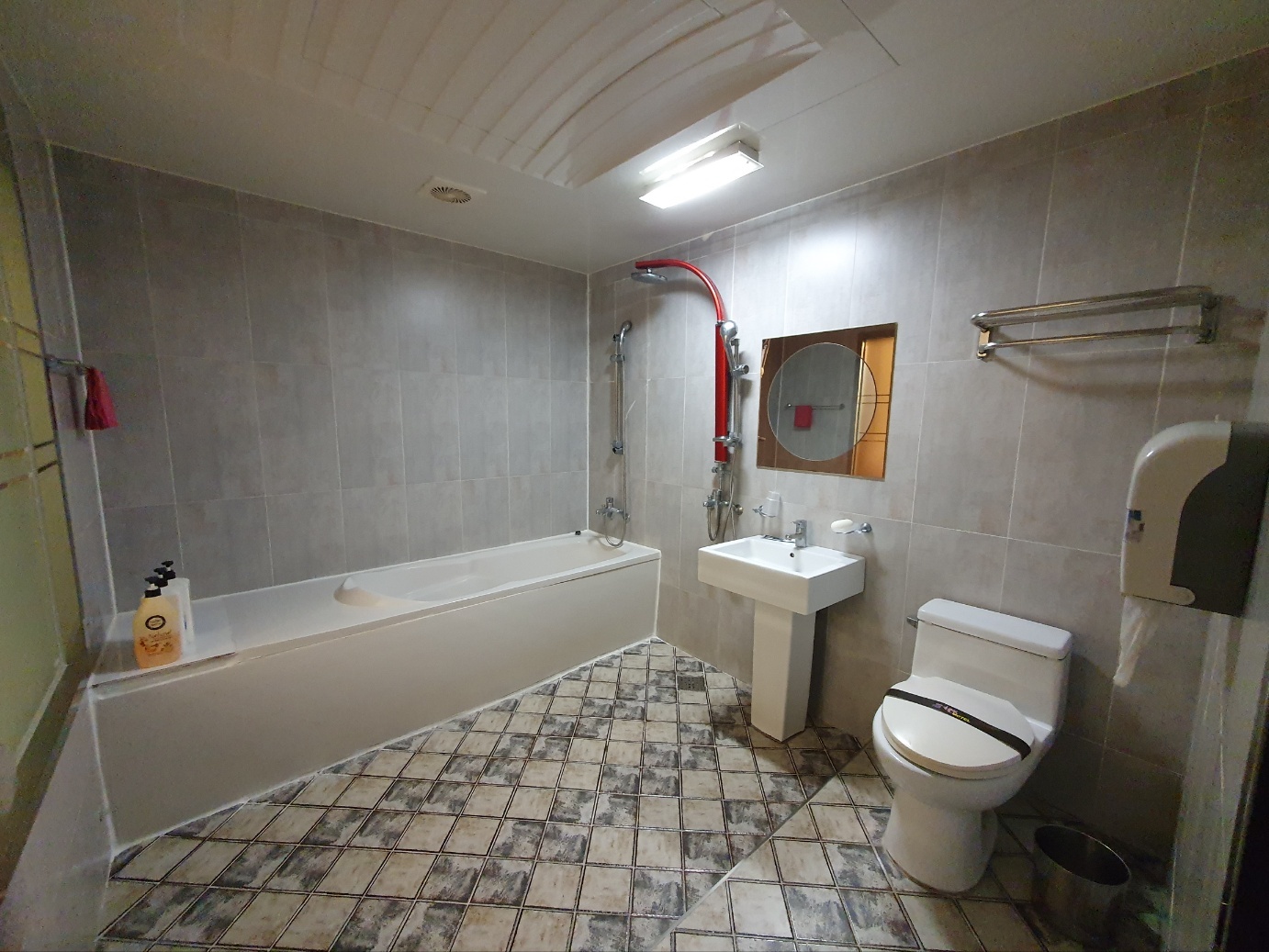 room detail thumbnail 2