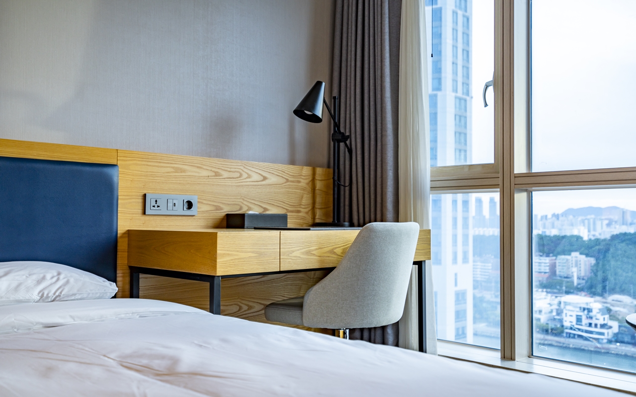 room detail thumbnail 2