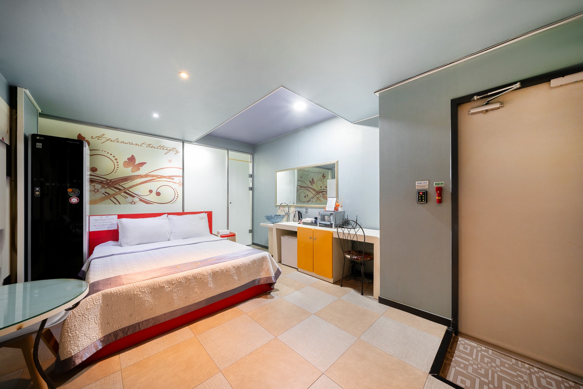 room detail thumbnail 0