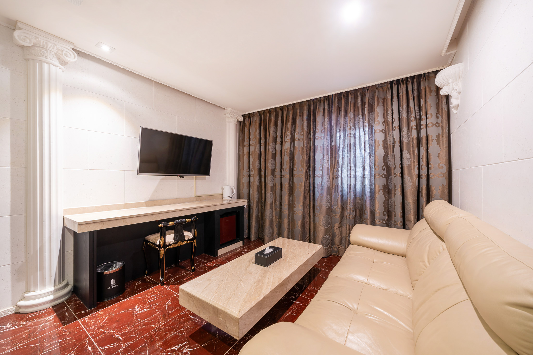 room detail thumbnail 1