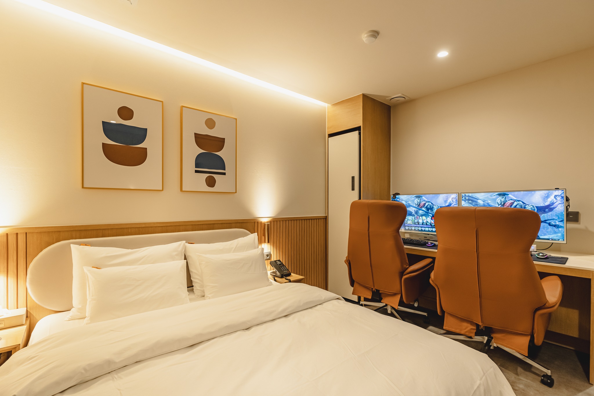 room detail thumbnail 2