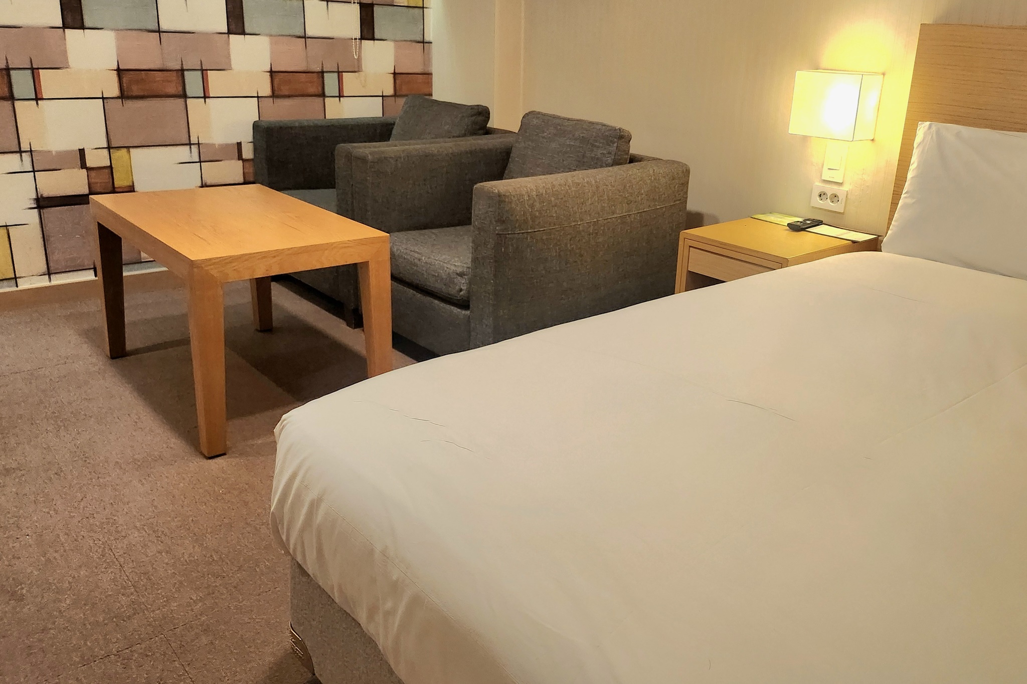 room detail thumbnail 2