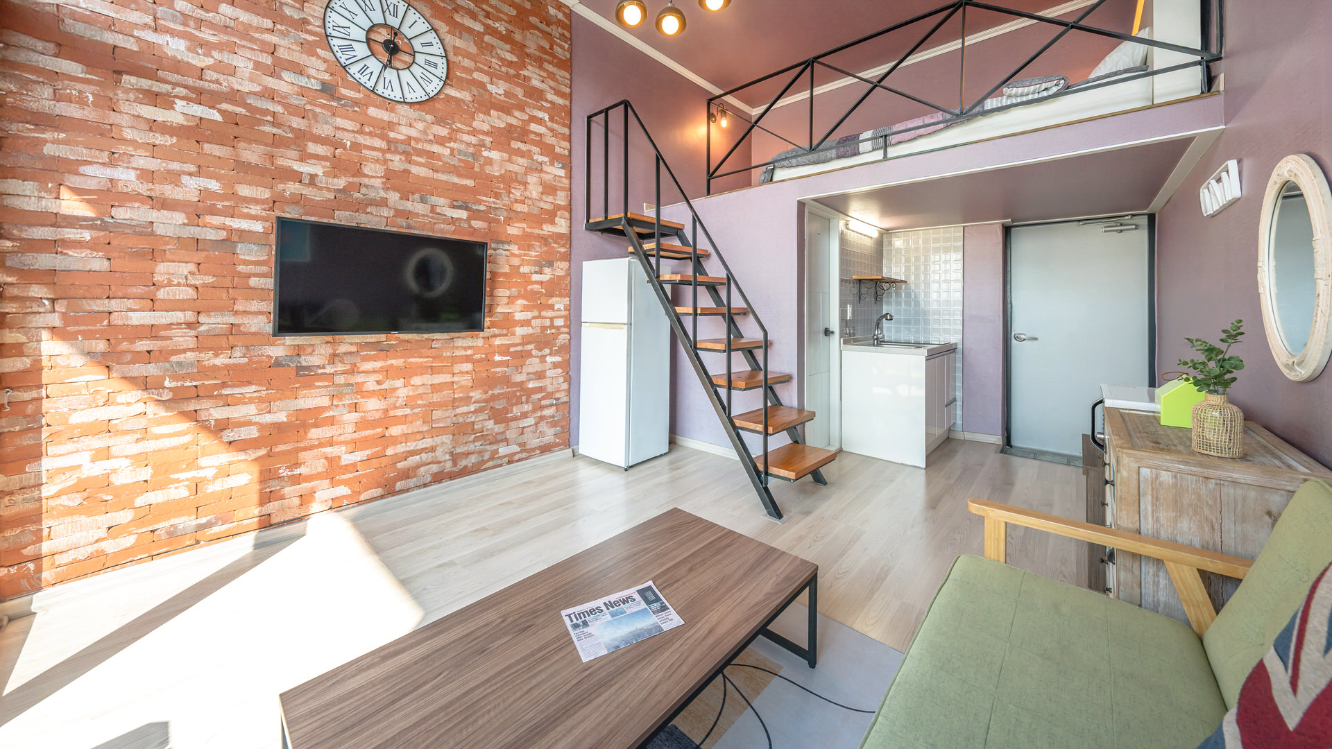 room detail thumbnail 1