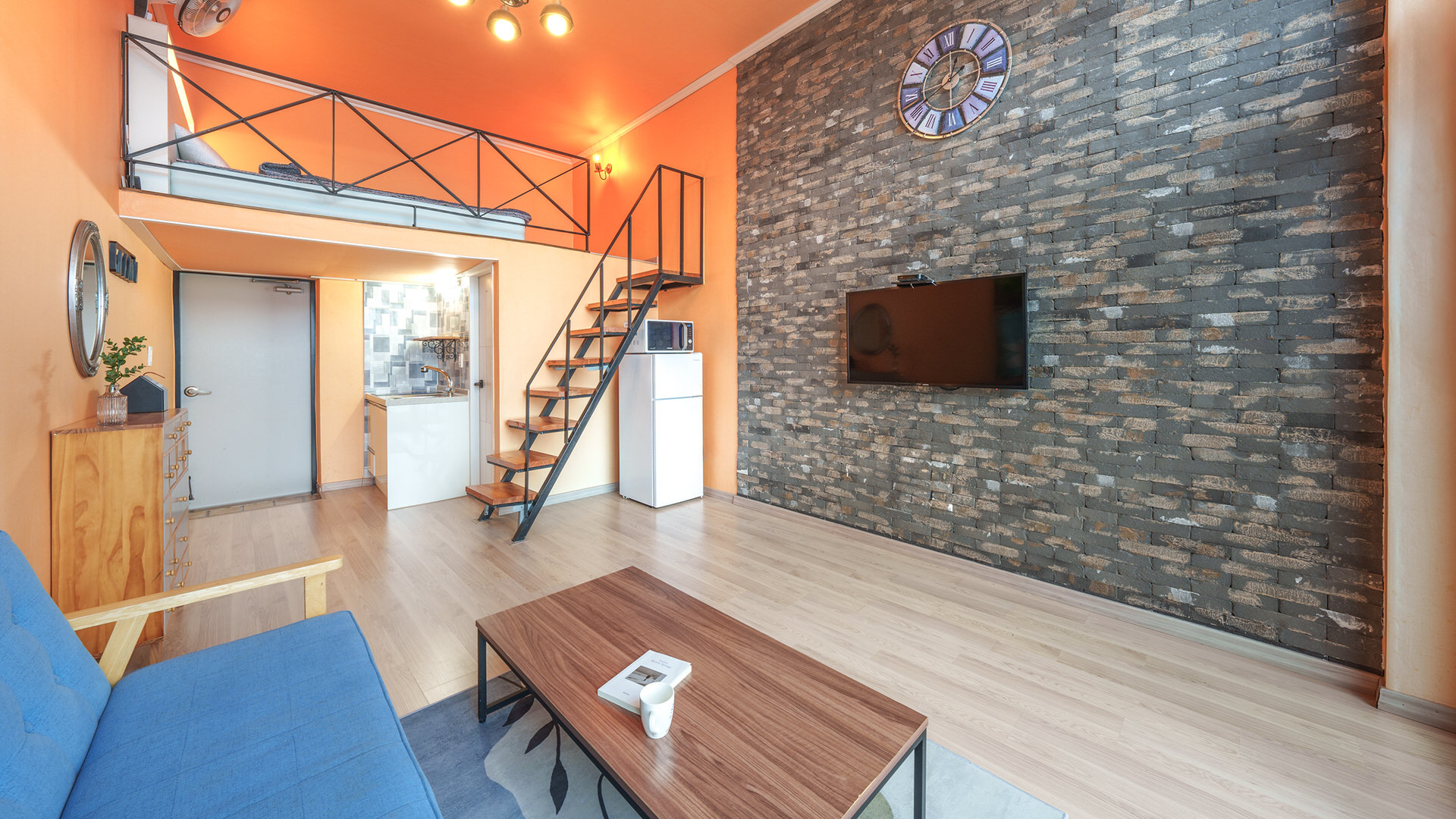 room detail thumbnail 1