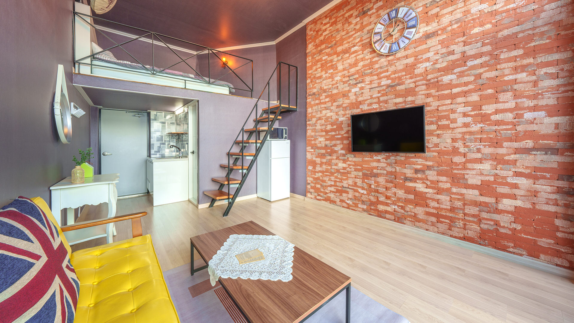 room detail thumbnail 1