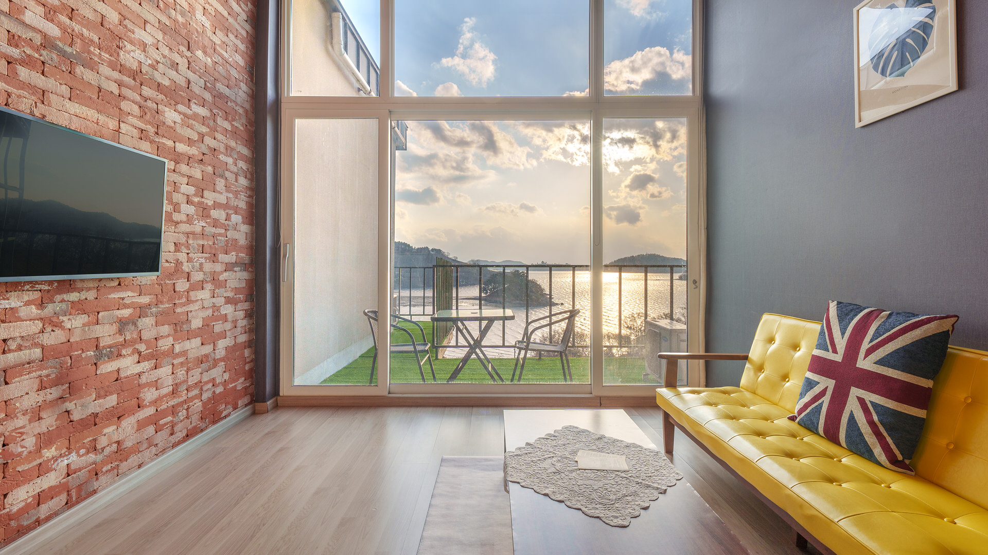 room detail thumbnail 2