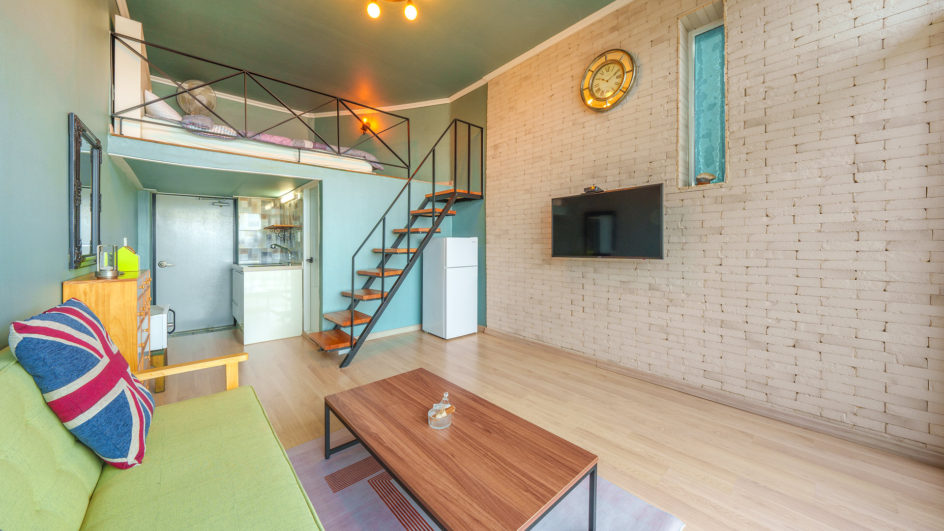 room detail thumbnail 1