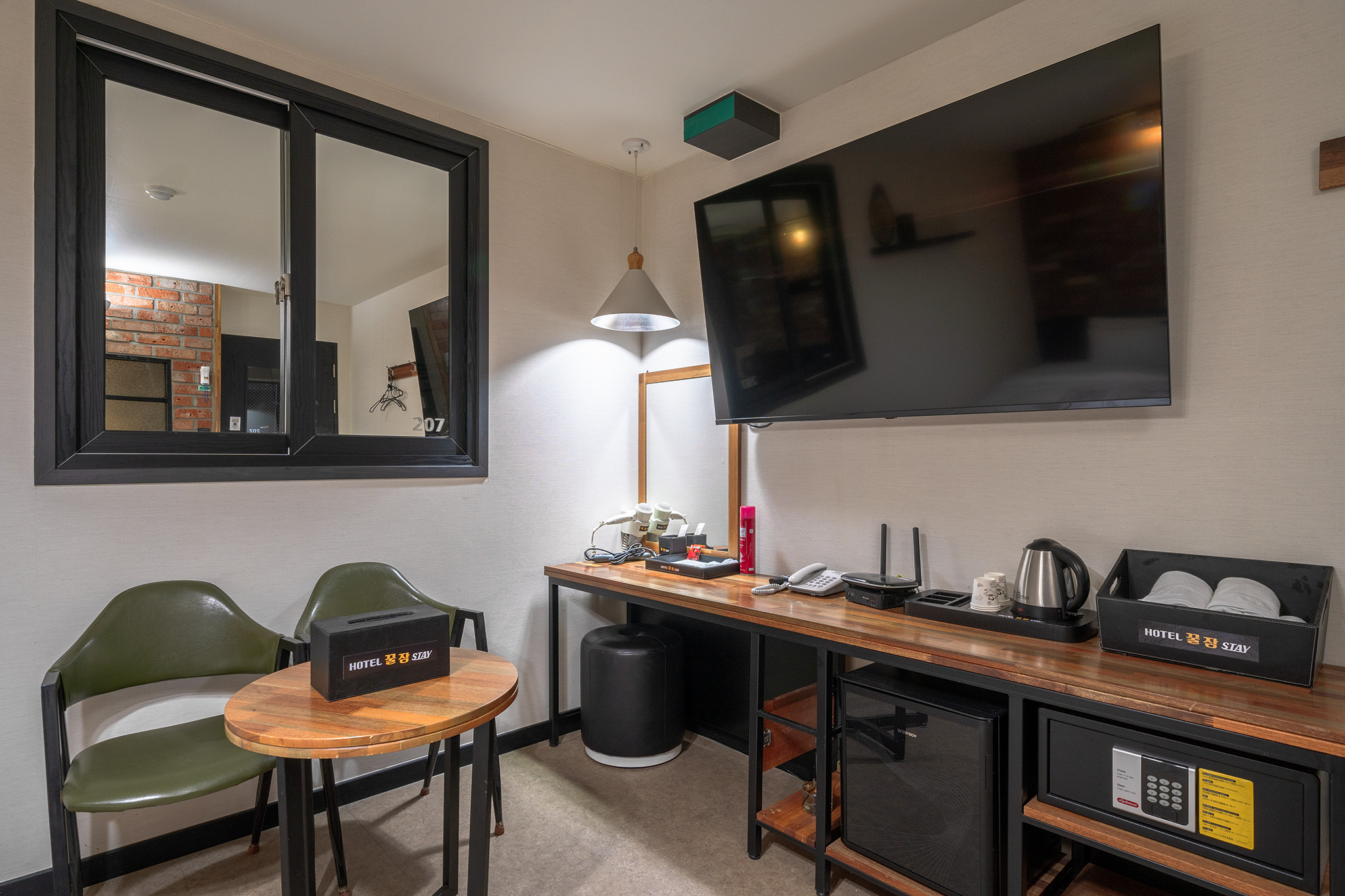 room detail thumbnail 1