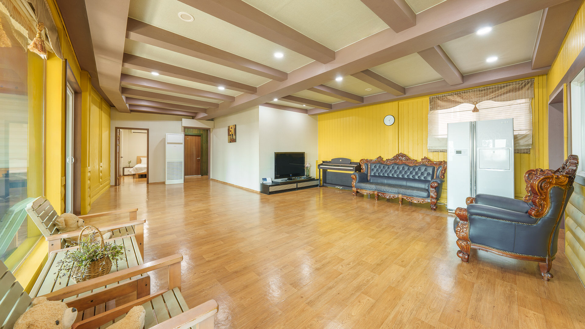 room detail thumbnail 1