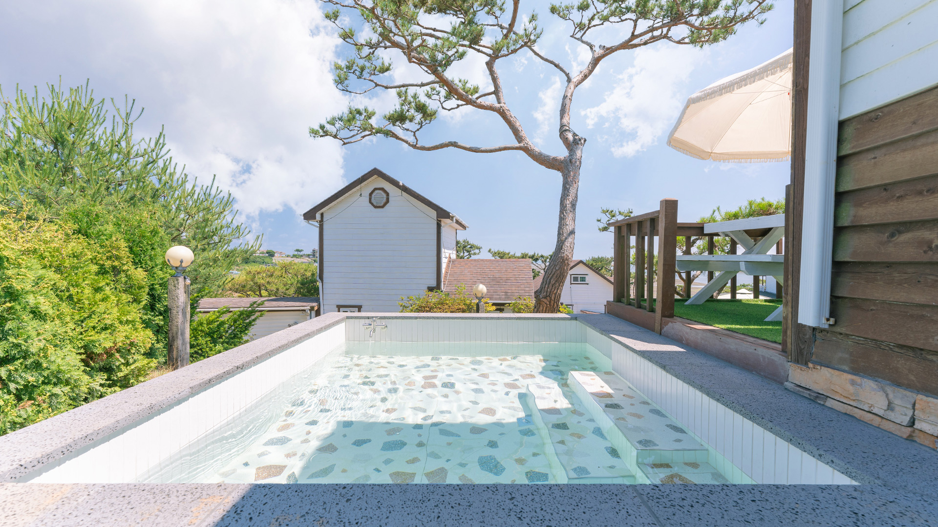 독채2 알콩달콩(야외자쿠지 3/1부터 운영 시작, 7세이하무료, 애견불가)