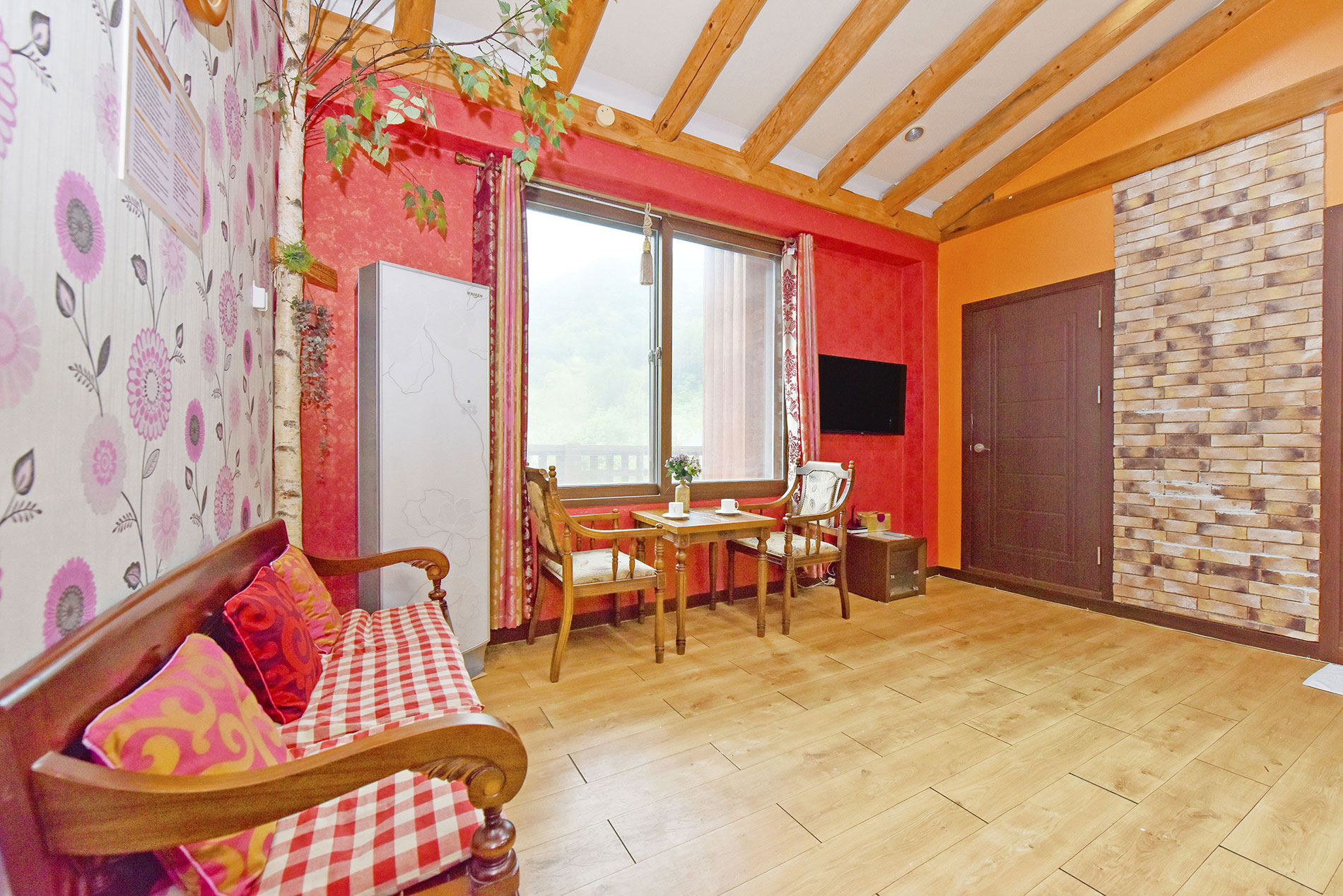 room detail thumbnail 2