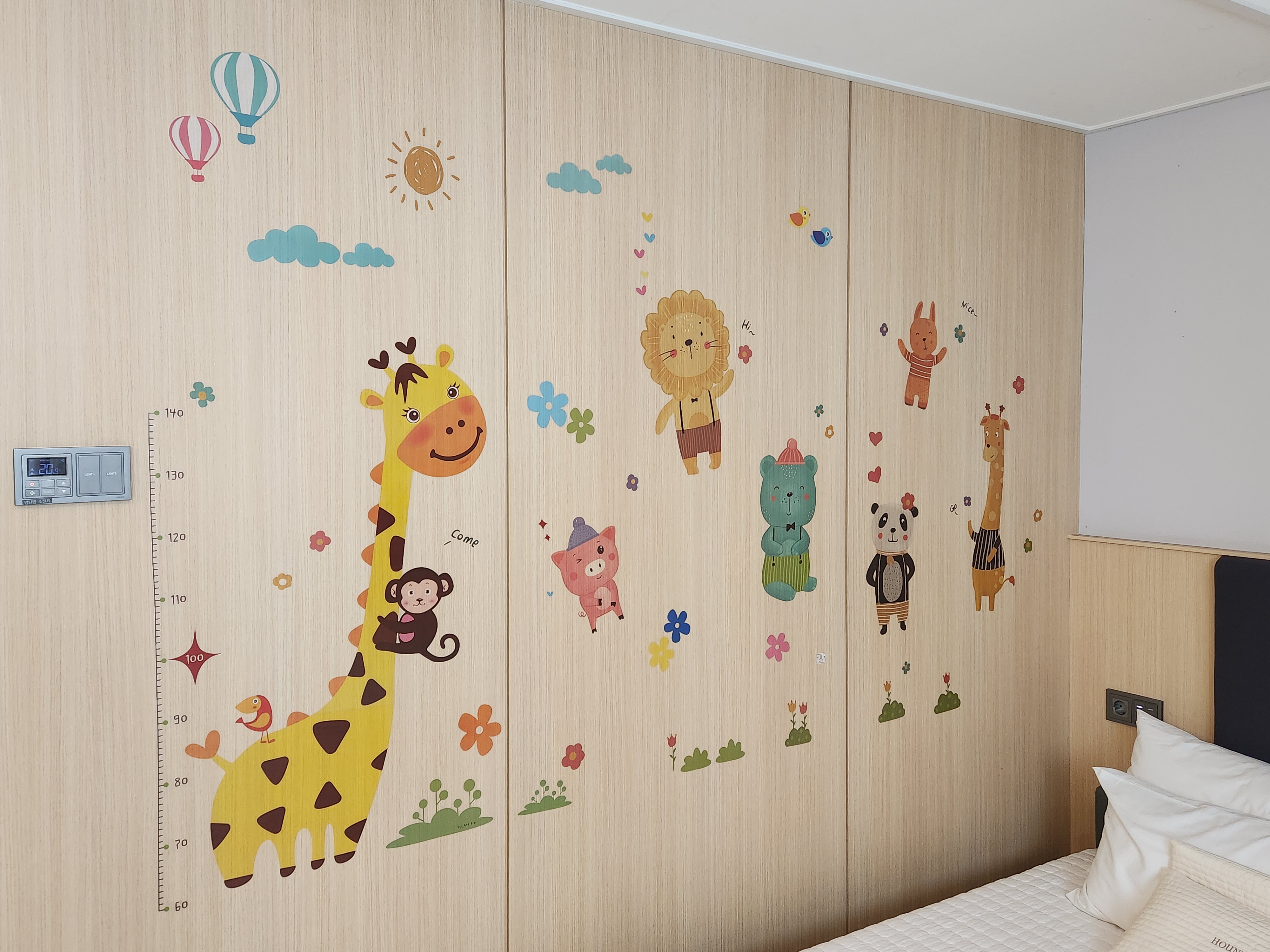 room detail thumbnail 2