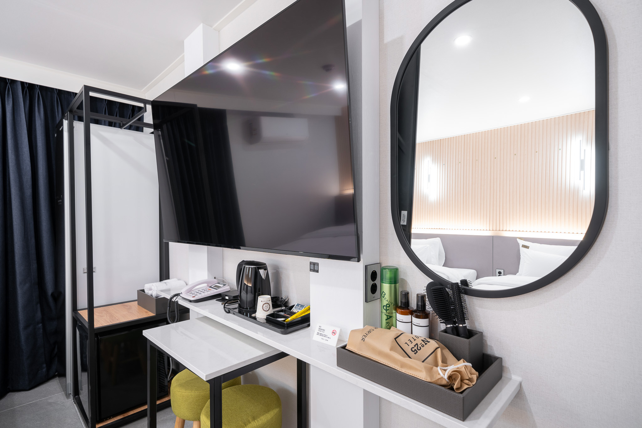 room detail thumbnail 2
