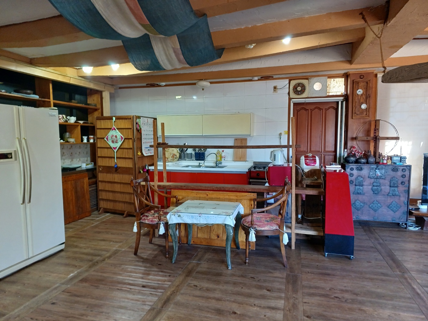 room detail thumbnail 2