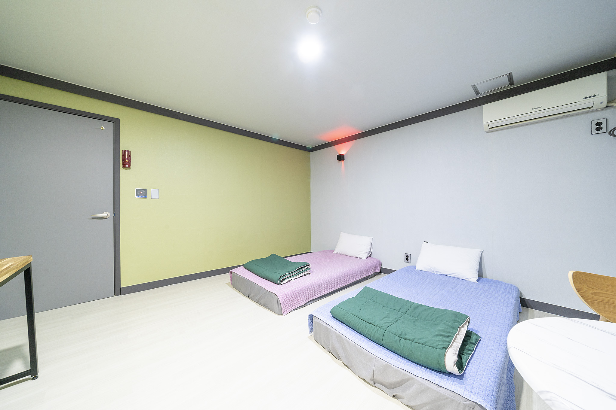 room detail thumbnail 2