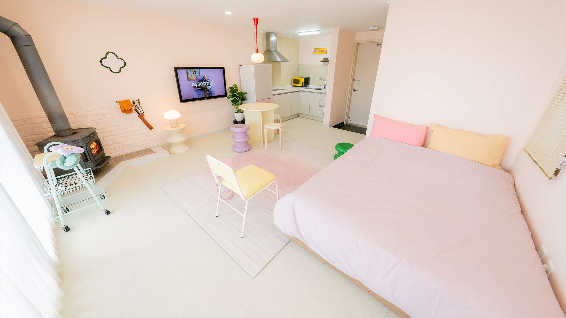 room detail thumbnail 1