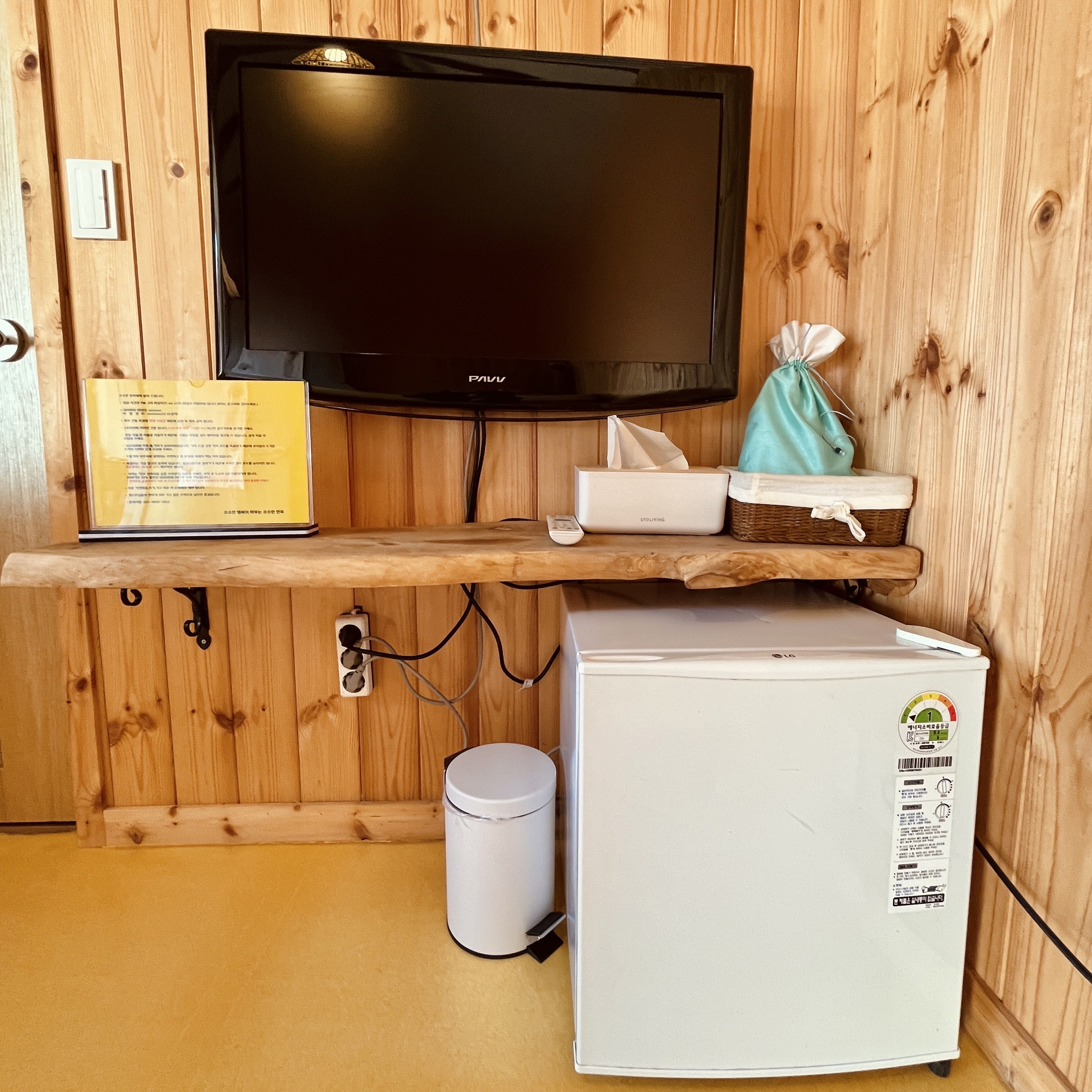 room detail thumbnail 1