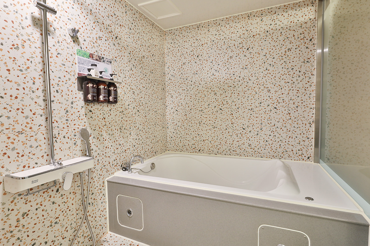 room detail thumbnail 1