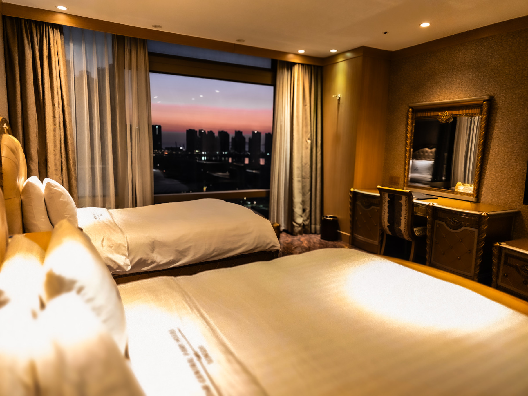 room detail thumbnail 2