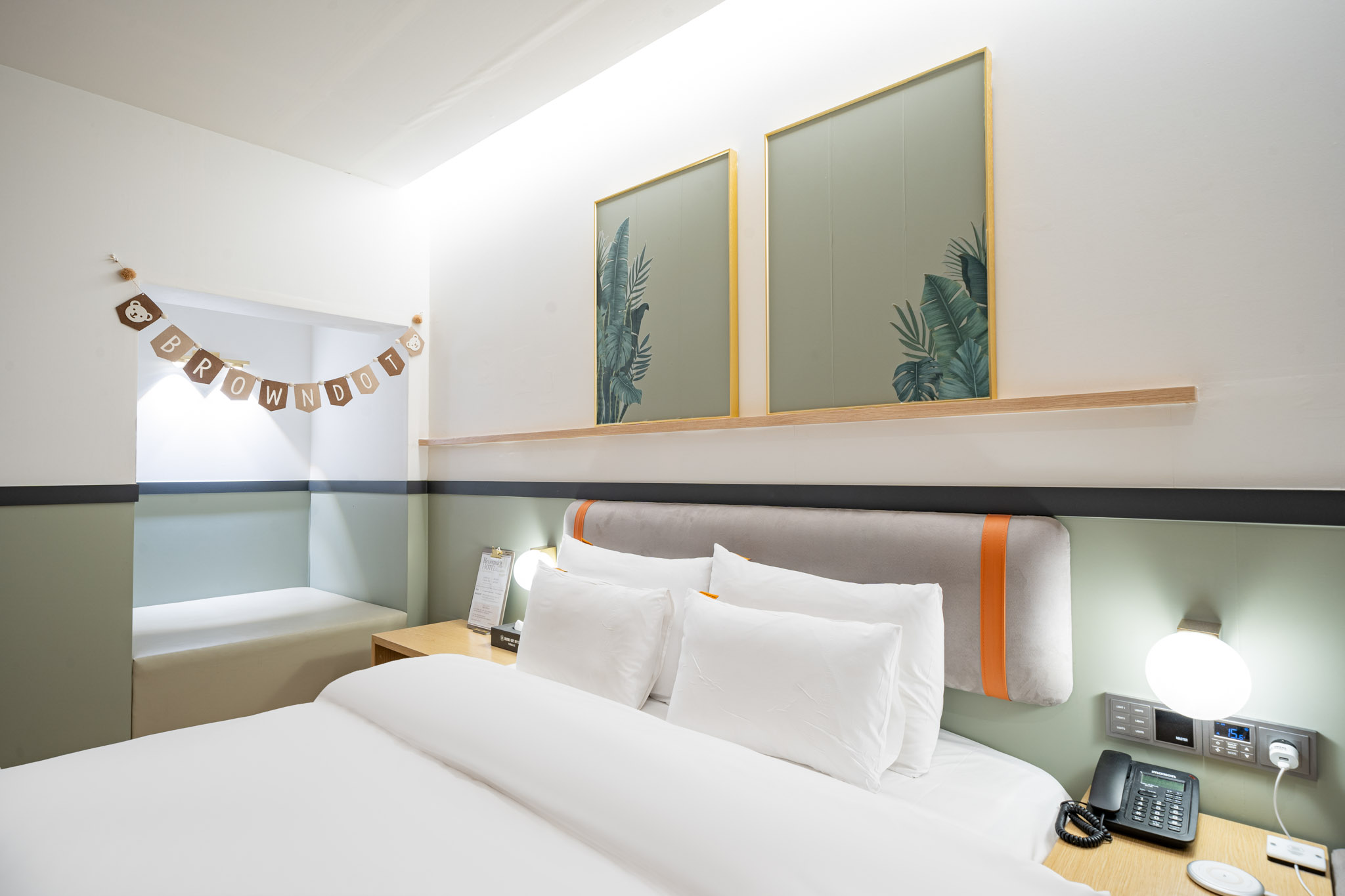 room detail thumbnail 1