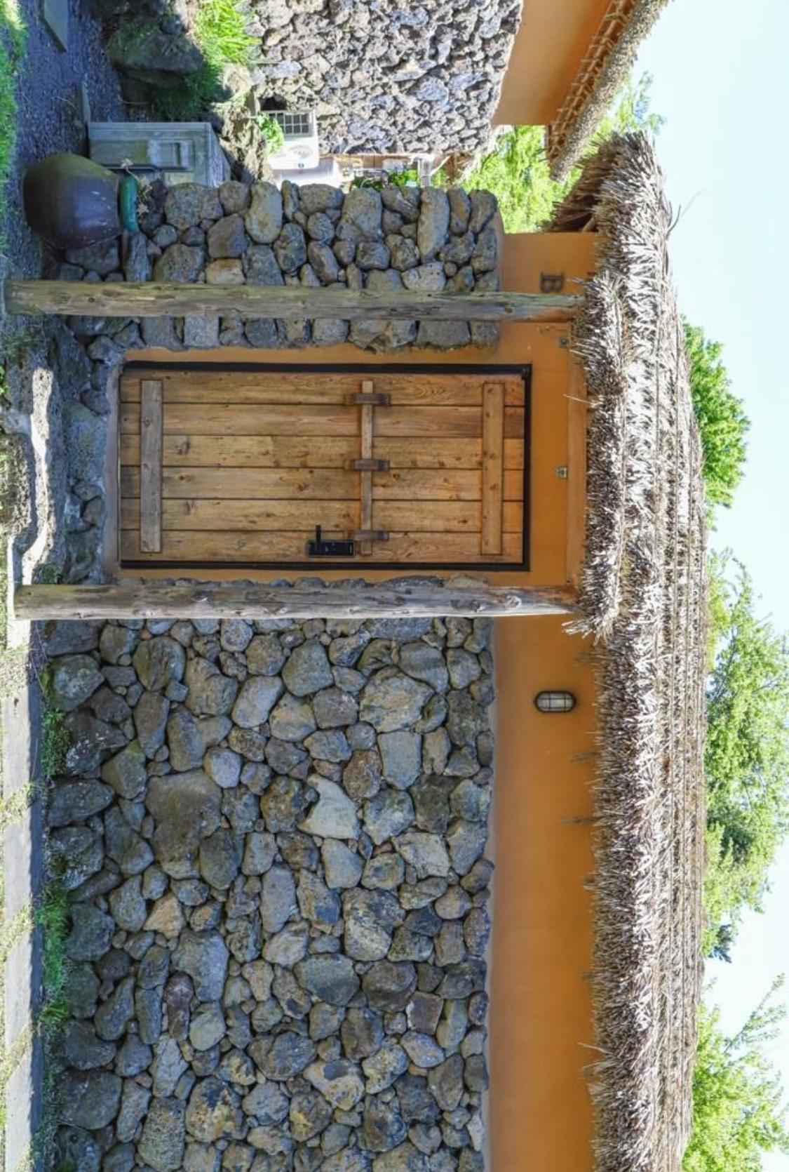 https://yaimg.yanolja.com/v5/2025/03/06/08/67c960f414c3e1.10919655.jpg