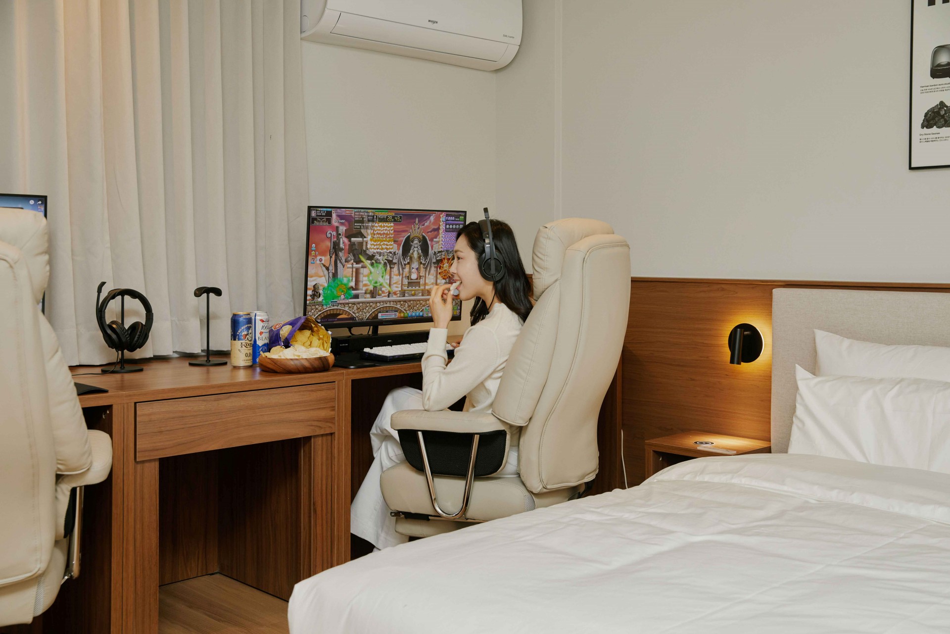 room detail thumbnail 1