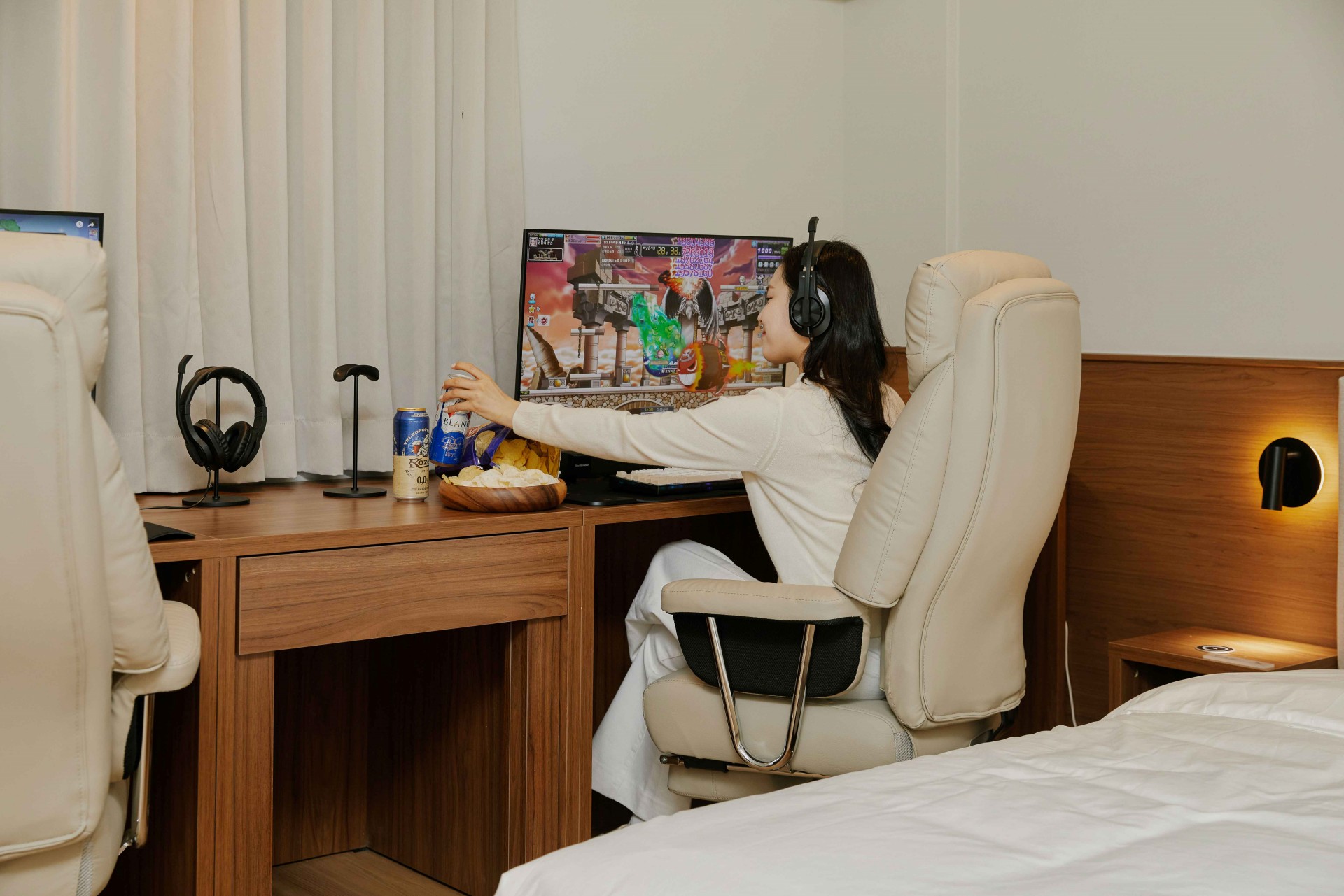 room detail thumbnail 2