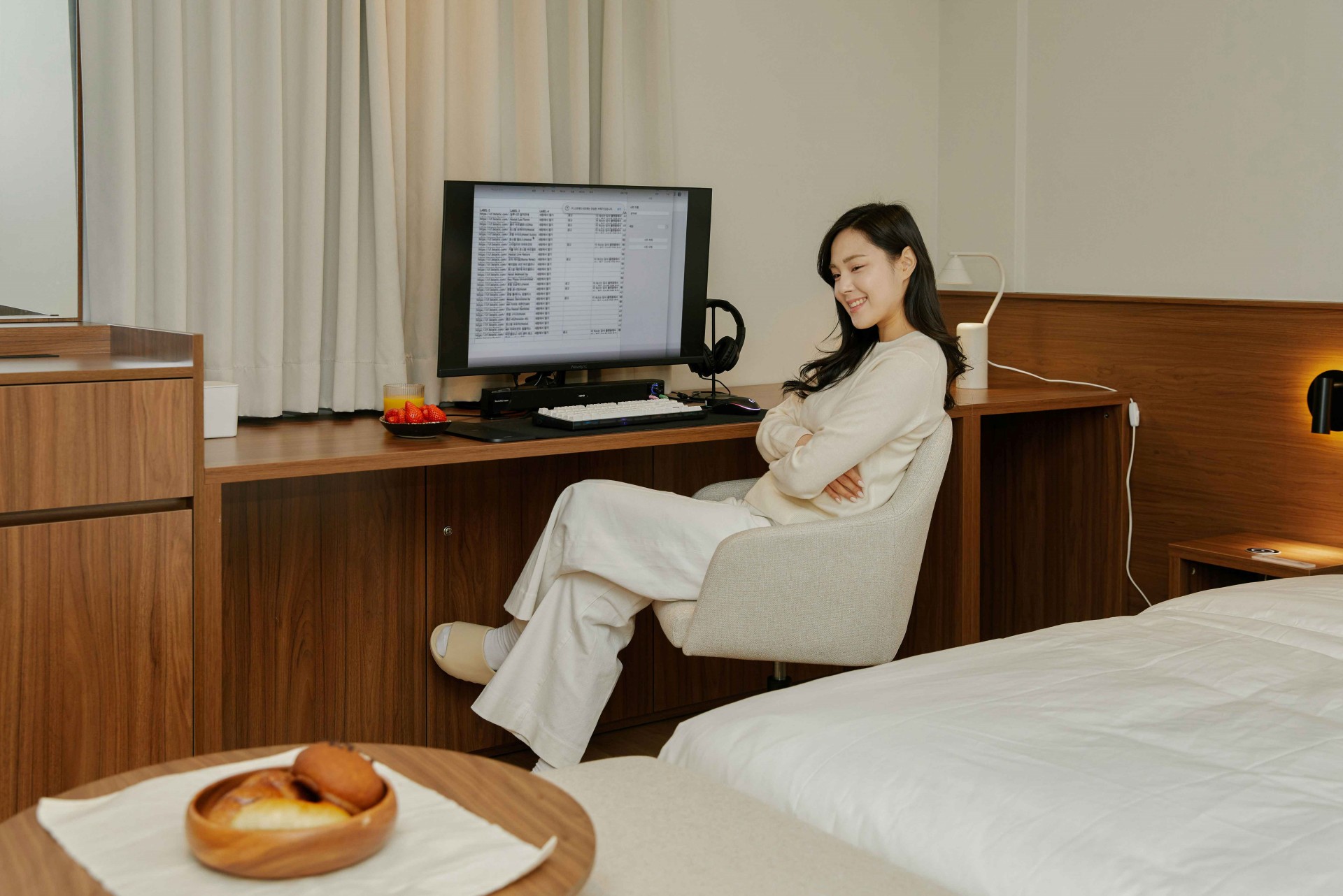 room detail thumbnail 2