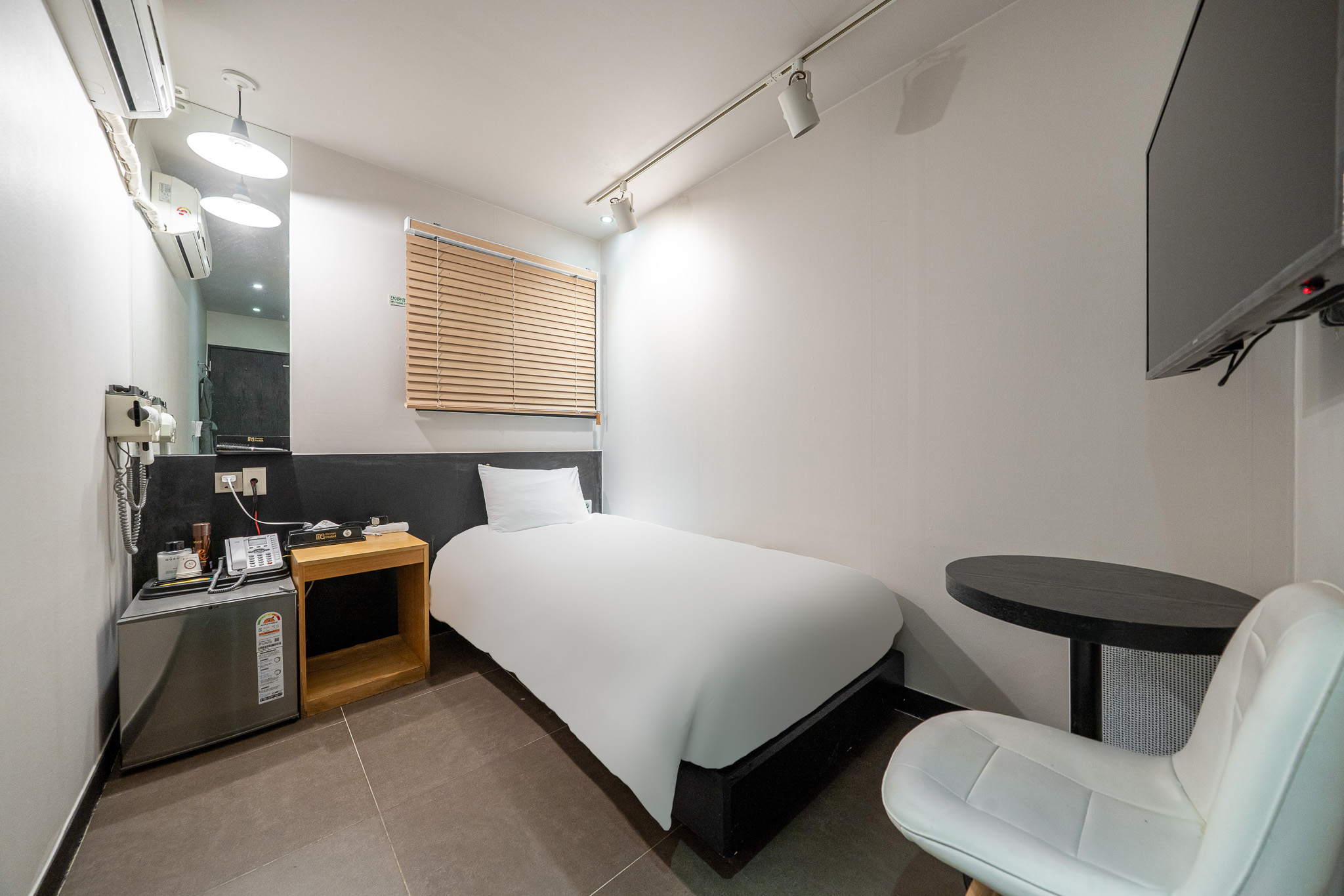 room detail thumbnail 0